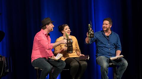 Na dann Prost: Tom Bauer, Veronika Frank und Sebastian Hagengruber im Musical "Drei Wünsche".