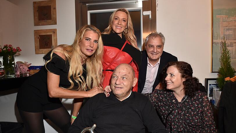 Ein Foto von der letzten Party: DJ Giulia Siegel, TV-Star Simone Ballack, Vermieter Leopold Piringer und Geschäftsmann Michael Ecker