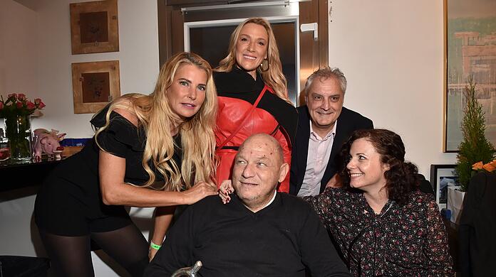 Giulia Siegel, Simone Mecky-Ballack, Leopold Piringer, Gastgeber Michael Ecker und Nathalie Plaxmaier