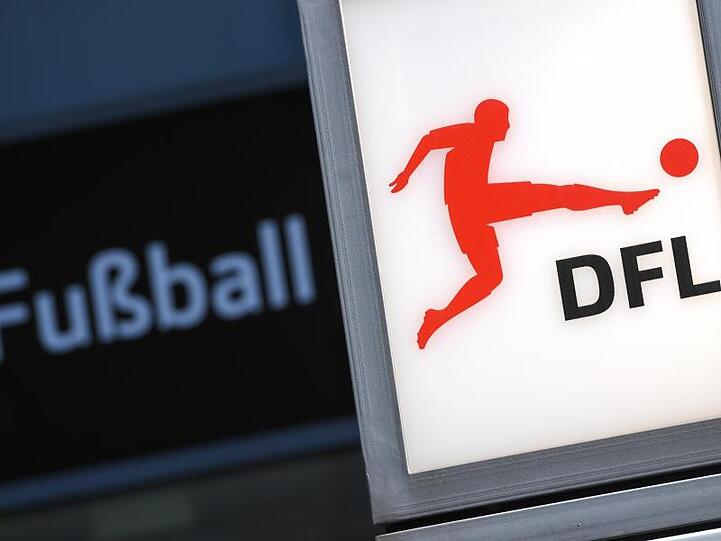 Die Deutsche Fußball Liga will einem Medienbericht zufolge über die Modalitäten eines Saisonabbruchs abstimmen lassen.