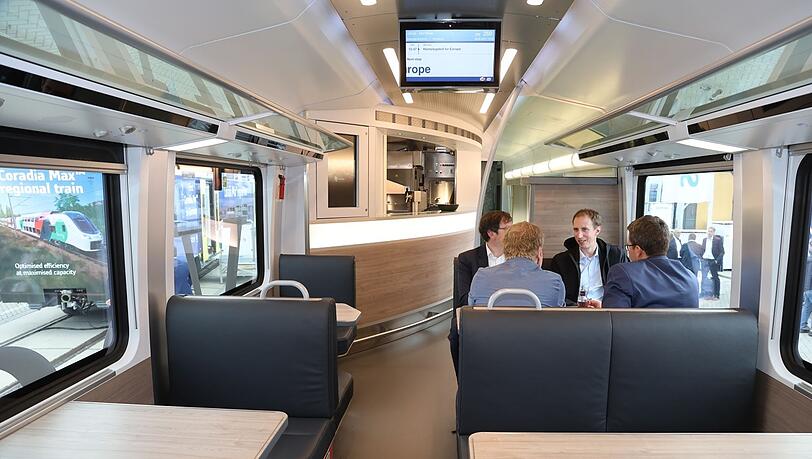 Die Tschechischen Bahnen ersetzen auf der Strecke Prag–Berlin schrittweise ihre alten Züge durch moderne Comfort- Jets. (Archivbild) Die Tschechischen Bahnen ersetzen auf der Strecke Prag–Berlin schrittweise ihre alten Züge durch moderne Comfort- Jets. (Archivbild)