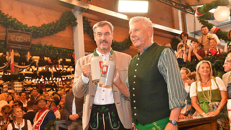 OB Dieter Reiter, hier beim Anstich mit Söder auf der Wiesn. Der OB wollte sich am Montag nicht zu den Ereignissen am Samstag äußern. OB Dieter Reiter, hier beim Anstich mit Söder auf der Wiesn. Der OB wollte sich am Montag nicht zu den Ereignissen am Samstag äußern.