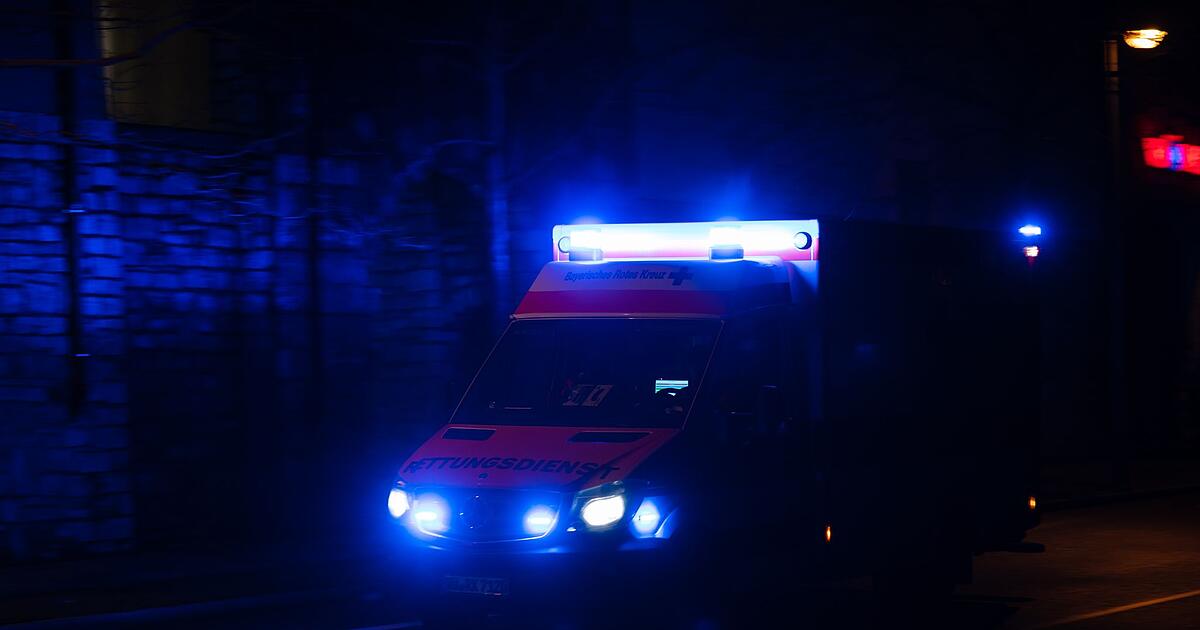 Unfall-mit-Lkw-und-drei-Autos-vier-Verletzte-in-Oberbayern