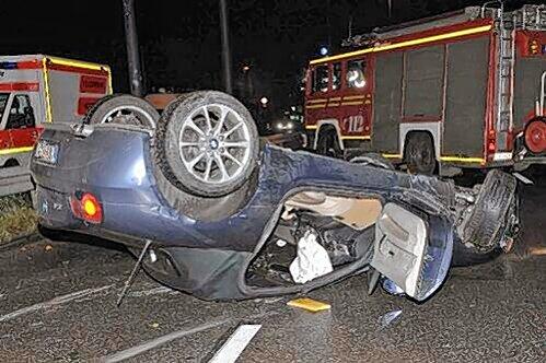 Nur noch Schrott: An dem BMW entstand Totalschaden.