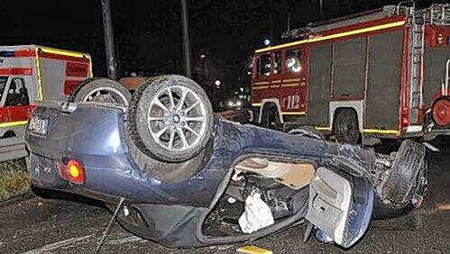 Nur noch Schrott: An dem BMW entstand Totalschaden. Nur noch Schrott: An dem BMW entstand Totalschaden.