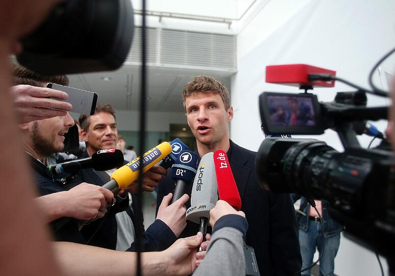 Der FC Bayern reist zum Champions-League-Halbfinale nach Barcelona.