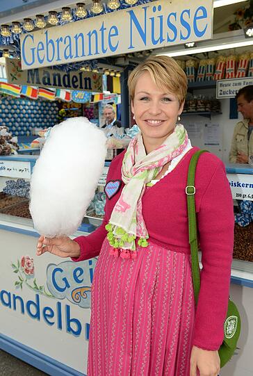 Bereits in wenigen Wochen dürfte die frühere Biathletin ihr zweites Kind zur Welt bringen.