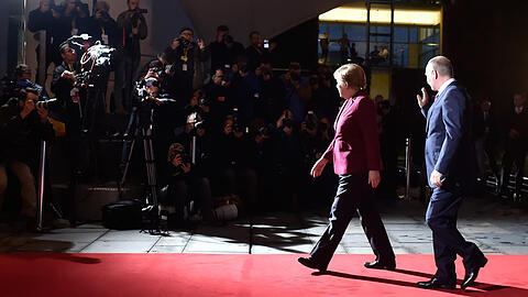 Das Hauptziel von Russlands Präsident Putin: Kanzlerin Angela Merkel (hier beide im Oktober vor dem Bundeskanzleramt).
