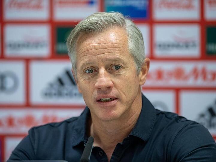 Jens Keller, neuer Cheftrainer des FC Ingolstadt 04, nimmt an einer Pressekonferenz teil. Foto: Lino Mirgeler