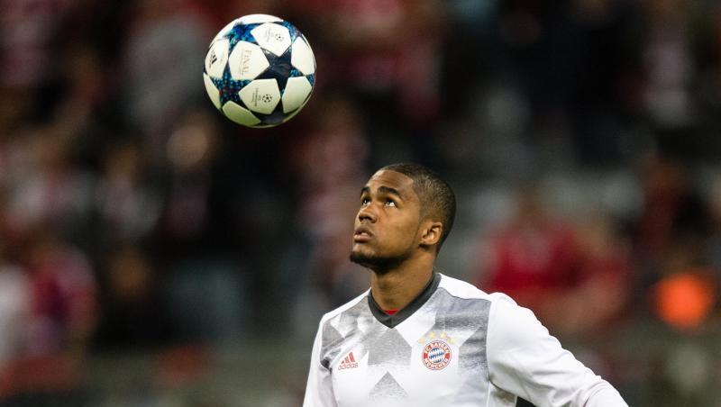 Douglas Costa.