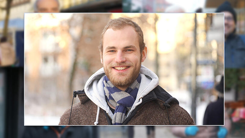 Lagerarbeiter Sebastian Sedlbauer (26).
&bdquo;Ich bin in meiner Freizeit gerne im Wald zum Bäume umarmen. Ich erlebe das als extrem heilsam. Und wenn ich mich an einen Baum anlehne, dann spüre ich die Energie von den Bäumen. Manchmal ist die Lebenskraft dann so stark, dass es mich fast wegbeamt.
Außerdem mache ich Yoga und Meditation als Mittel zum Zweck.
Ich treffe mich gerne mit Kollegen, die sich ebenfalls mit innerer Arbeit befassen.
Und ich gehe gerne auf einen Ausflug in die Montemare Seesauna am Tegernsee. Dann spüre ich meinen Körper und fühle mich relativ frei ohne Klamotten. Da sind Aufgüsse sogar in einer Bootssauna möglich.
Ich will bei mir Ängste und Verspannungen abbauen - und wenn ich keine mehr hätte - dann würde ich einfach heilen wollen.&ldquo;