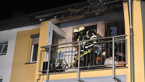 Die Feuerwehr konnte die Flammen auf dem Balkon schnell löschen.