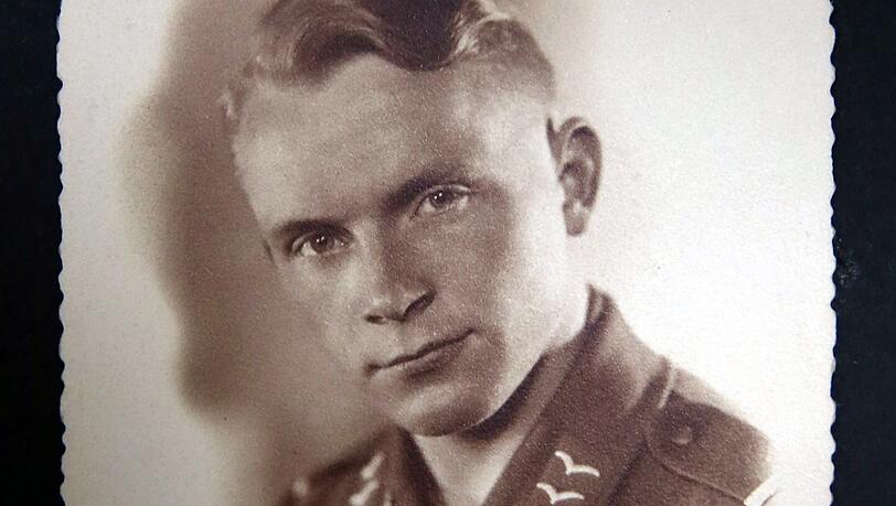 Gustav Borscz aus Schlesien als junger Soldat im Zweiten Weltkrieg. Gustav Borscz aus Schlesien als junger Soldat im Zweiten Weltkrieg.