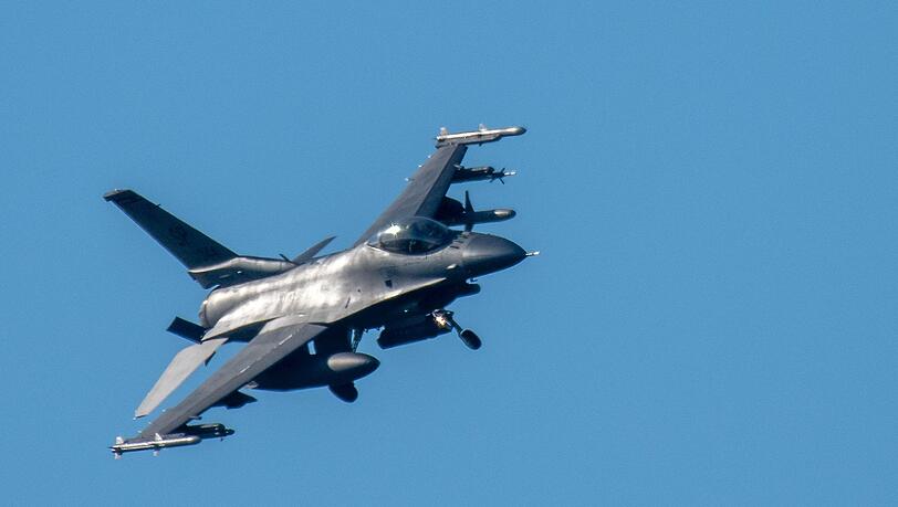 Der Kampfjet Typ F-16 ist laut der Londoner Denkfabrik IISS "die beste Option, Kiew mit einem westlichen Kampfflugzeug auszustatten und damit zu beginnen, seine Jets aus der Sowjetzeit zu ersetzen".