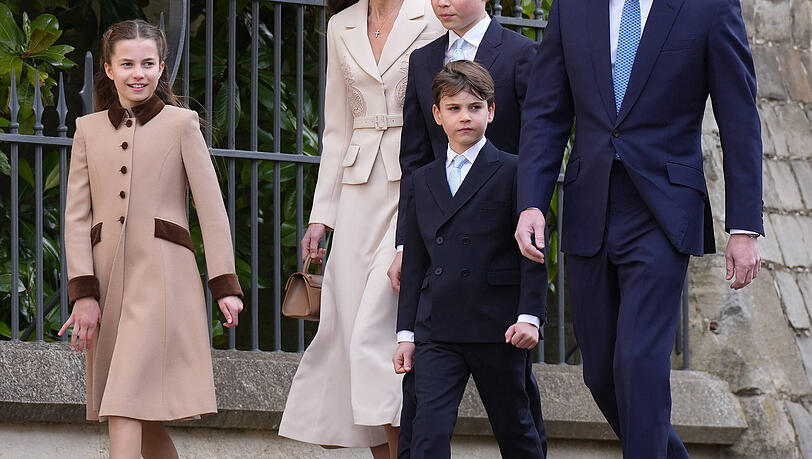 Zur Ostermesse in Windsor erschienen Prinzessin Kate und Prinz William mit ihren drei Kindern. Vor allem Charlotte (li.) f&uuml;hlt sich vor den Kameras sichtlich wohl.