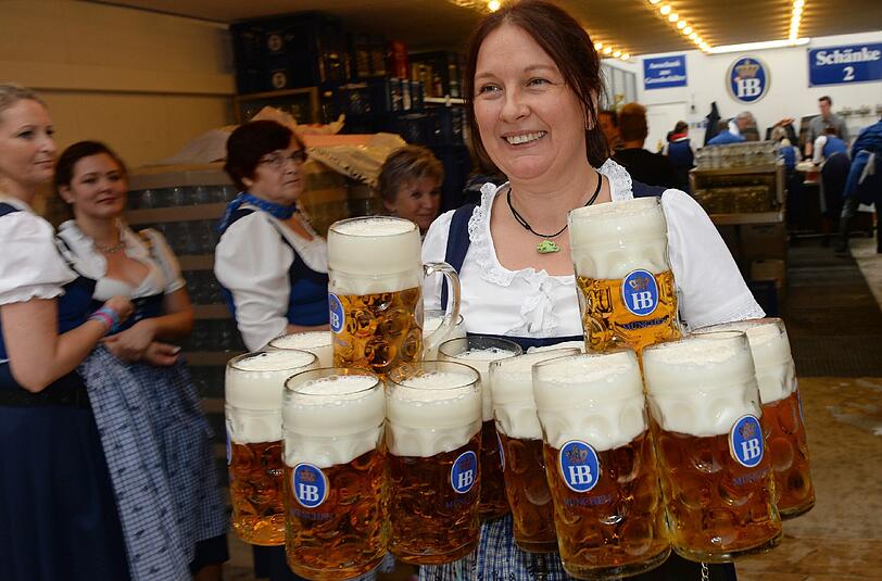 Neue Maßkrüge auf der Wiesn sorgen für Diskussionen: Ist auch wirklich richtig eingeschenkt?