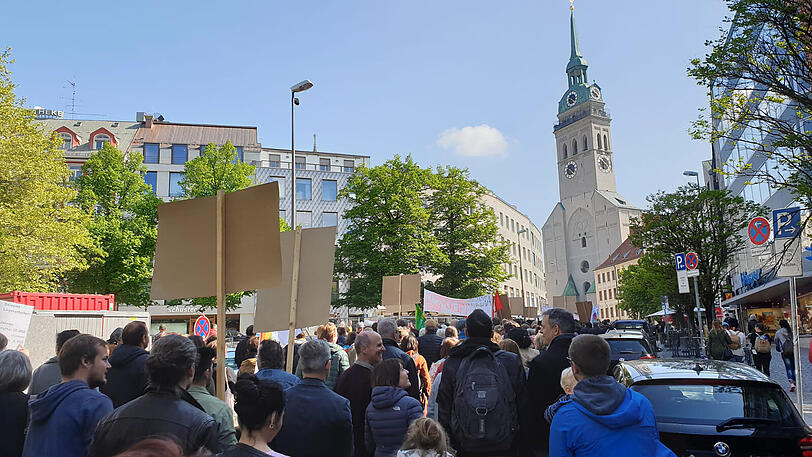 Bilder von der Demonstration unter dem Motto "Lass mas halt arbeiten" am 1. Mai in München.