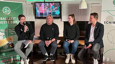 Presserunde mit DFB-Pressemitarbeiter Tim Noller (l-r), DFB-Vizepräsident Ronny Zimmermann, Amateur-Schiedsrichterin Celine Körper, und Bundesliga-Rekordschiedsrichter Felix Brych.