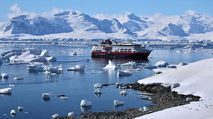 Mit einem Schiff die eisigen Gew&auml;sser der Antarktis zu befahren, ist f&uuml;r viele ein Traum.