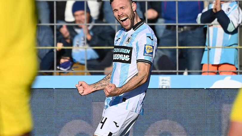 Endlich mal wieder ein Hobsch-Jubel: Der Löwen-Knipser musste sich jetzt über Wochen und Monate gedulden, hat sich jetzt aber seinen Stammplatz erkämpft. Endlich mal wieder ein Hobsch-Jubel: Der Löwen-Knipser musste sich jetzt über Wochen und Monate gedulden, hat sich jetzt aber seinen Stammplatz erkämpft.