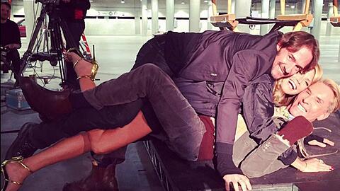 "Bei unseren Dreharbeiten von GNTM geht es mal wieder drunter und drüber", zwitschert Heidi Klum auf Twitter