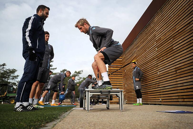 Schuften, stemmen, springen bis zu Erschöpfung. Die schweißtreibenden Trainingsbilder vom Dienstag zum Durchklicken.