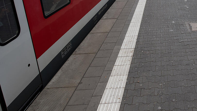 Der Vorfall hat sich am Bahnsteig des S-Bahnhalts Harras ereignet. (Archivbild)