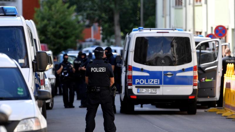 Einsatzkräfte von Polizei und Zoll auf einer Baustelle in Leipzig. Einsatzkräfte von Polizei und Zoll auf einer Baustelle in Leipzig.