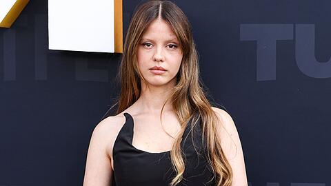 Sie wirkt schüchtern, aber Mia Goth hat sich im Horror-Genre einen Namen gemacht.