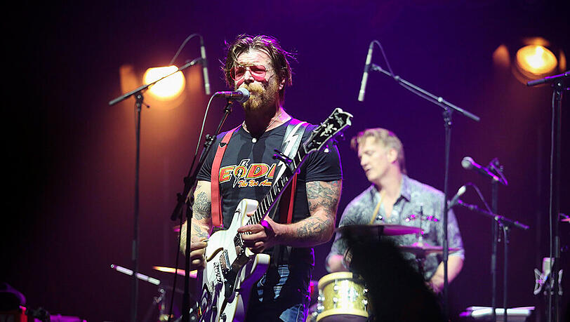 The Eagles of Death Metal - hier bei ihrem Nachholkonzert in Paris. Am Donnerstag gastierte die Band in der Münchner Tonhalle. The Eagles of Death Metal - hier bei ihrem Nachholkonzert in Paris. Am Donnerstag gastierte die Band in der Münchner Tonhalle.