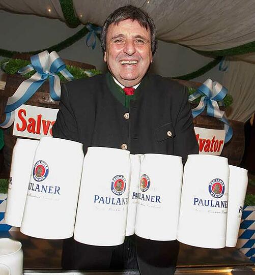 Auf dem Starkbierfest geht es, hier mit Peter Pongratz, vornehmlich um die Gaudi...