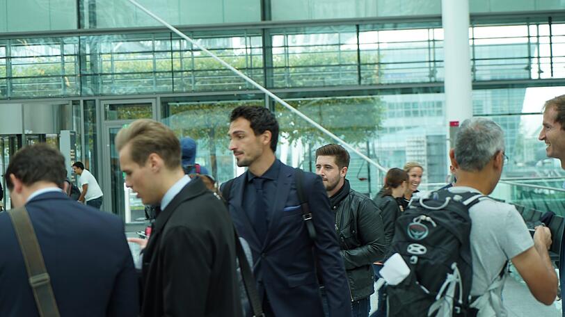 Die Bilder vom Abflug des FC Bayern.