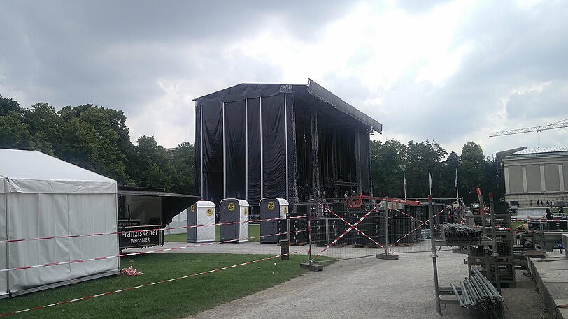 Die große "King's Stage", auf der unter anderem "Iron Maiden"...