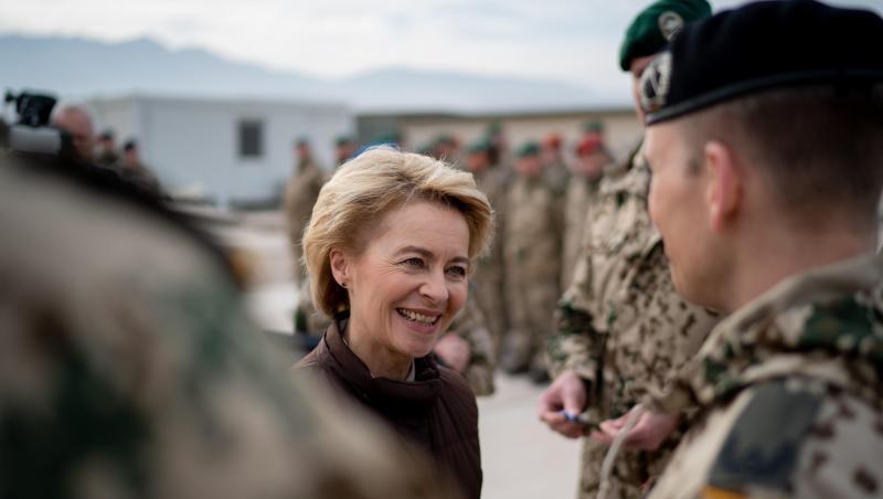Das Ressort von Verteidigungsministerin von der Leyen steht wegen externer Beraterverträge in der Kritik. Das Ressort von Verteidigungsministerin von der Leyen steht wegen externer Beraterverträge in der Kritik.