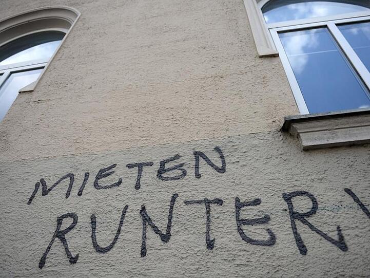 In den Großstädten kommen selbst Gutverdiener immer öfter an ihre finanziellen Grenzen.