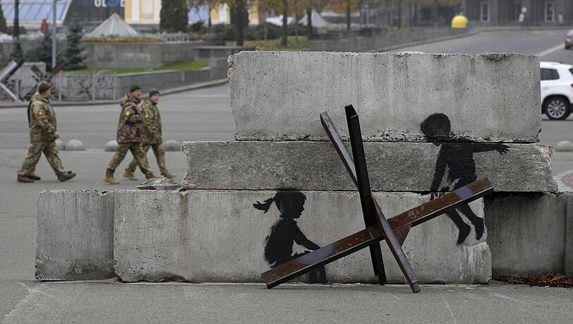 Eines der weiteren Werke, das dem Street Art-Künstler Banksy in der Ukraine zugeschrieben wird - offiziell bestätigt er das aber noch nicht. Eines der weiteren Werke, das dem Street Art-Künstler Banksy in der Ukraine zugeschrieben wird - offiziell bestätigt er das aber noch nicht.