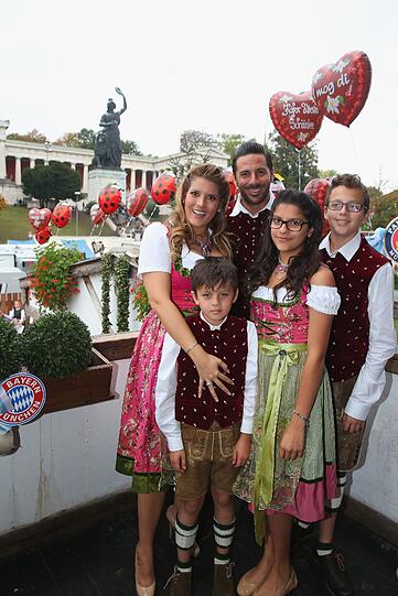 Weitere Bilder vom Bayern-Besuch auf der Wiesn 2014