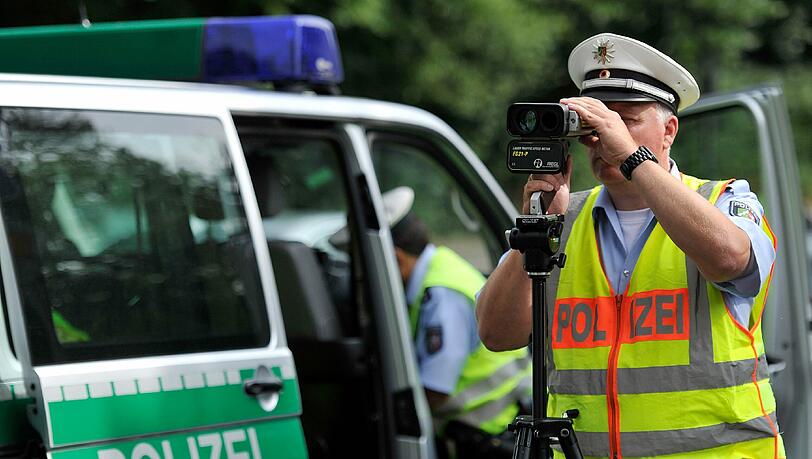 In München sind am Donnerstag über 220 Radarkontrollen aufgebaut. In München sind am Donnerstag über 220 Radarkontrollen aufgebaut.