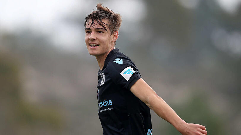 Florian Neuhaus: Note 4. Vitor Pereira setzt große Stücke auf den Youngster und brachte ihn als es galt, auf den Ausgleich zu drängen. Konnte sich nach langwieriger Verletzung noch nicht auffällig in Szene setzen.