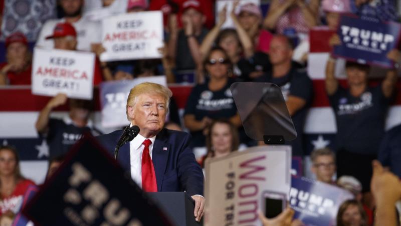 Donald Trump bei der Wahlkampfkundgebung, auf der seine Anhänger am Mittwoch "Schickt sie zurück!" skandiert hatten. Donald Trump bei der Wahlkampfkundgebung, auf der seine Anhänger am Mittwoch "Schickt sie zurück!" skandiert hatten.