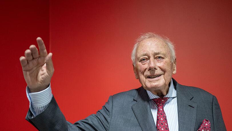 Mehr als 75 Arbeitsjahre hat Schrauben-Unternehmer Reinhold Würth auf dem Buckel. Nun wird er 90. (Archivbild)