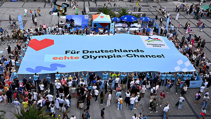 Zehn Meter hoch, 20 Meter breit: Mit diesem Mega-Banner will die Stadt mit dem B&uuml;ndnis Pro Olympia f&uuml;r M&uuml;nchens Olympiabewerbung werben.