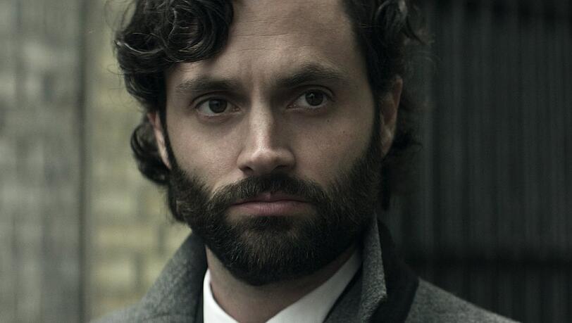 Die Erfolgsserie "You" mit Hauptdarsteller Penn Badgley ist um eine fünfte Staffel verlängert worden.