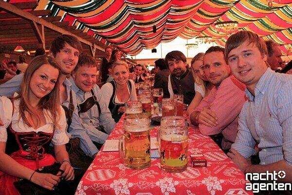 Dirndl, Lederhosen und viel Spaß: Die Party "Tracht und Pracht" am Samstag im Hippodrom auf der Theresienwiese. Mehr Bilder unter: www.nachtagenten.de.