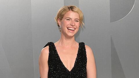 Wird Jessie Buckley der neue 007? Die Nachricht ist nur ein Aprilscherz.