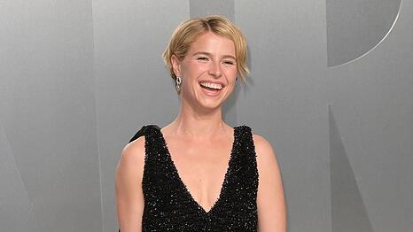 Wird Jessie Buckley der neue 007? Die Nachricht ist nur ein Aprilscherz.