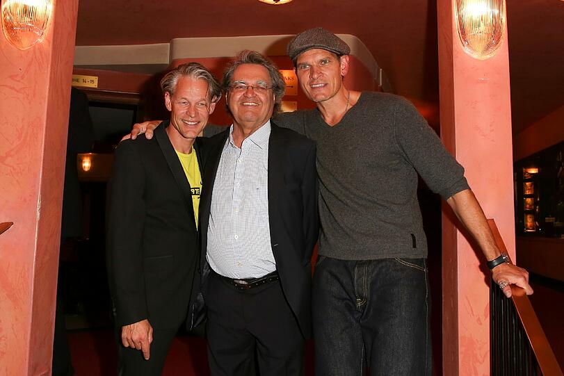 Steffen Wink, Helmut Markwort und Götz Otto bei der Premiere der Komödie "The Kingês speech" am 18.09.2013 im Bayerischen Hof in München.