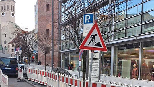 Schilderwahnsinn mitten in der Stadt. Schilderwahnsinn mitten in der Stadt.