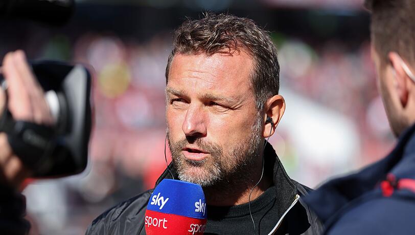 Trainer Markus Weinzierl spricht.