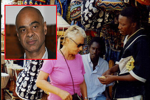Bummel über den Markt: Die rüstige Rentnerin Christl K. (&dagger; 68) war in der Dorfgemeinschaft Warrang im Senegal sehr beliebt.